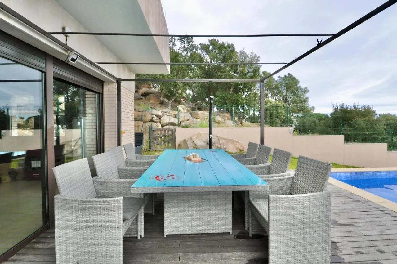 Villa Adam يوريت دي مار