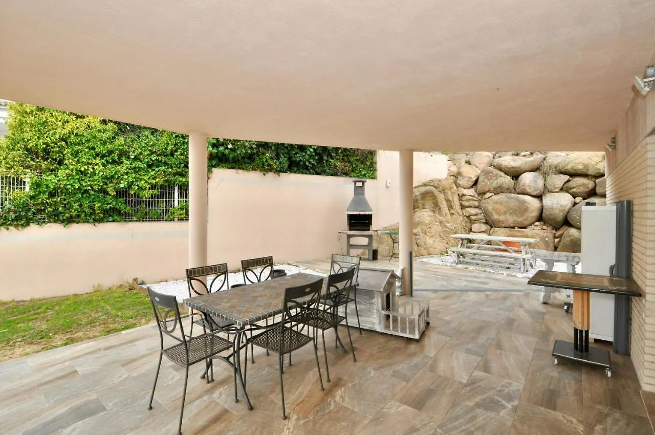 Villa Adam يوريت دي مار