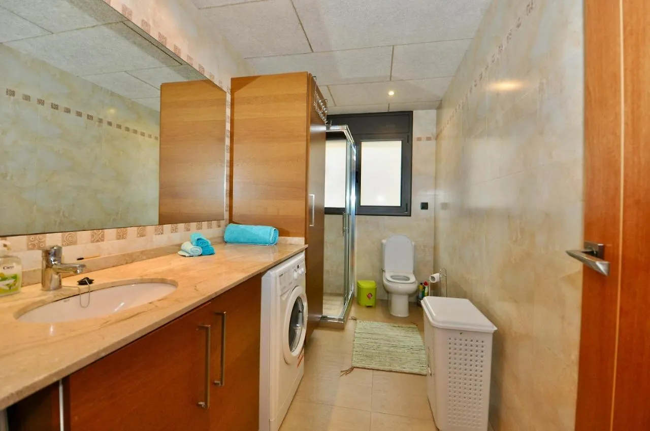 Villa Adam يوريت دي مار
